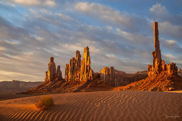 Totem Sunrise — Monument Valley Navajo Tribal Park, Arizona/Utah print